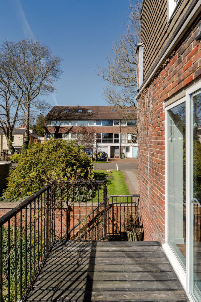 272741 - 75 Hall Drive-29.jpg