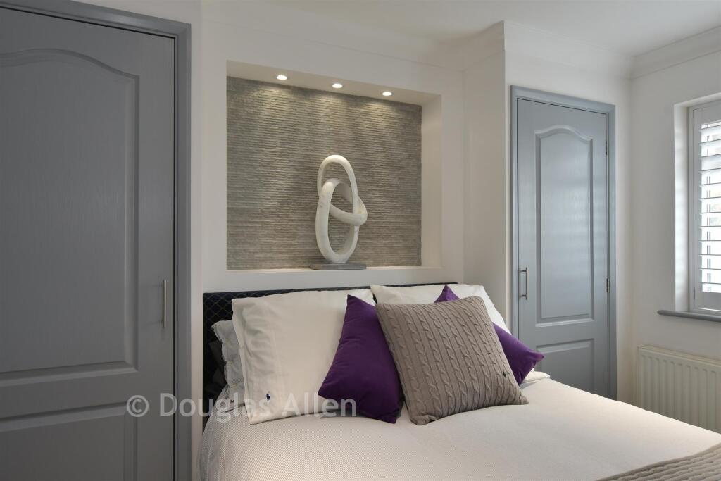 Bed 1 Internal Lifestyle Photograph