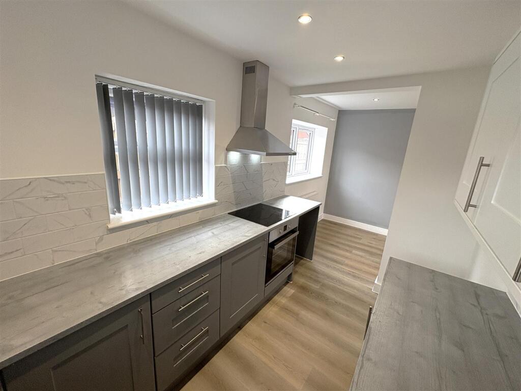Kitchen 3.JPG