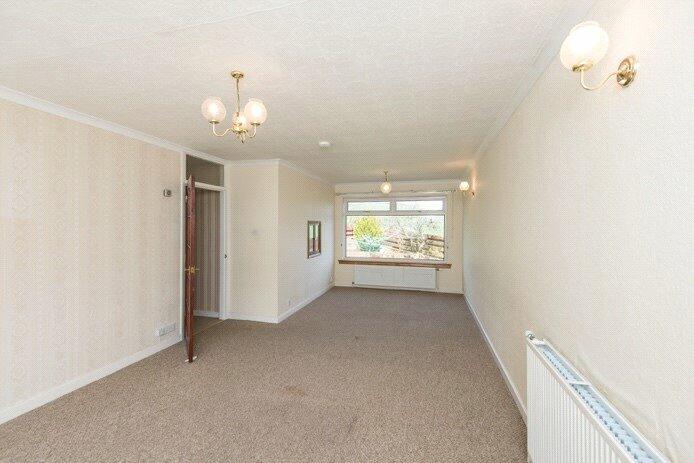 Lounge / Dining Area
