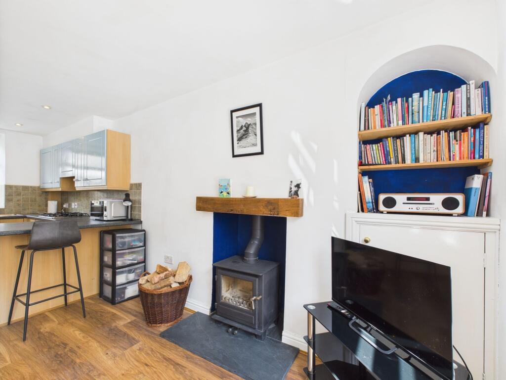 Open plan lounge/kitchen