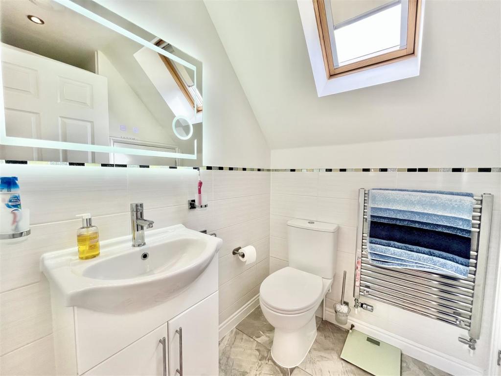 En Suite Shower Room.jpeg