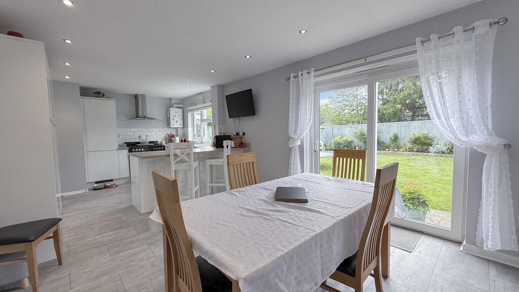Kitchen/dining ro...