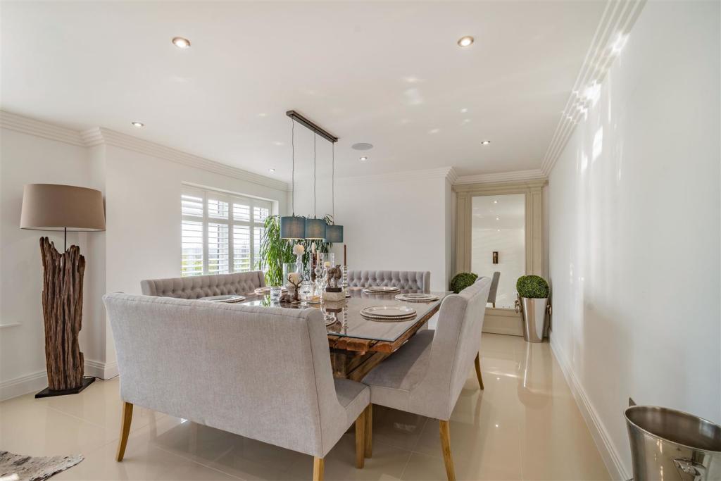 8496165-interior01.jpg