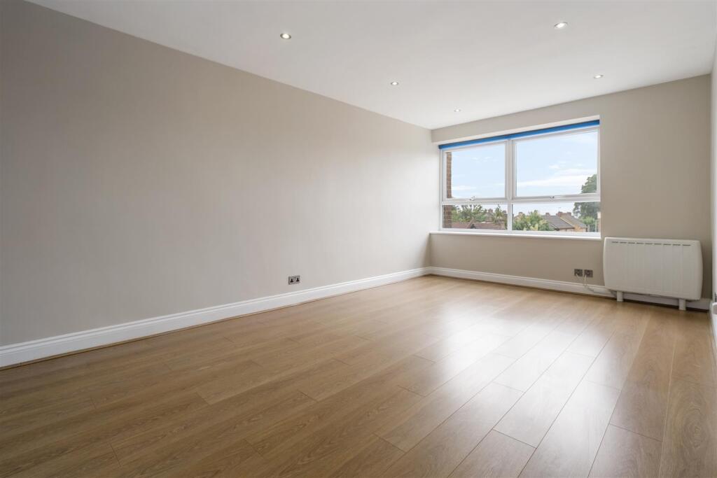 17 Heathdene, Chase Side N14 5HU-6.jpg