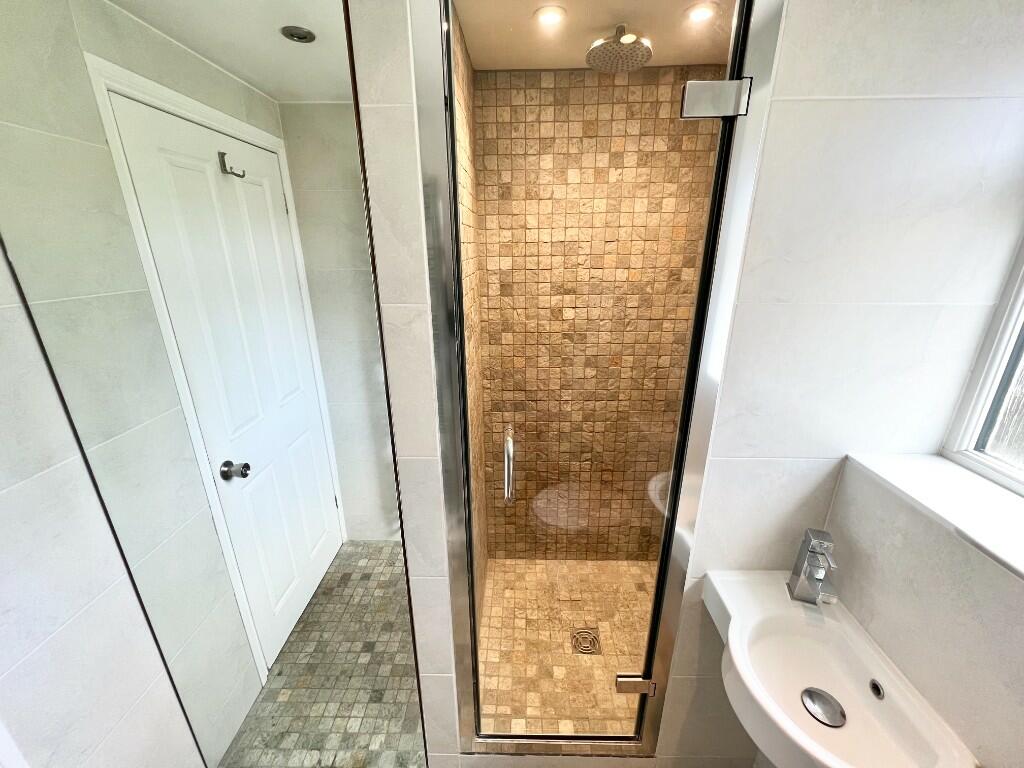 BATHROOM 1 / UTILITY