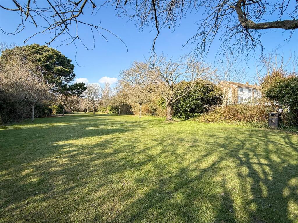 PRESTIGIOUS GARDENS AREA