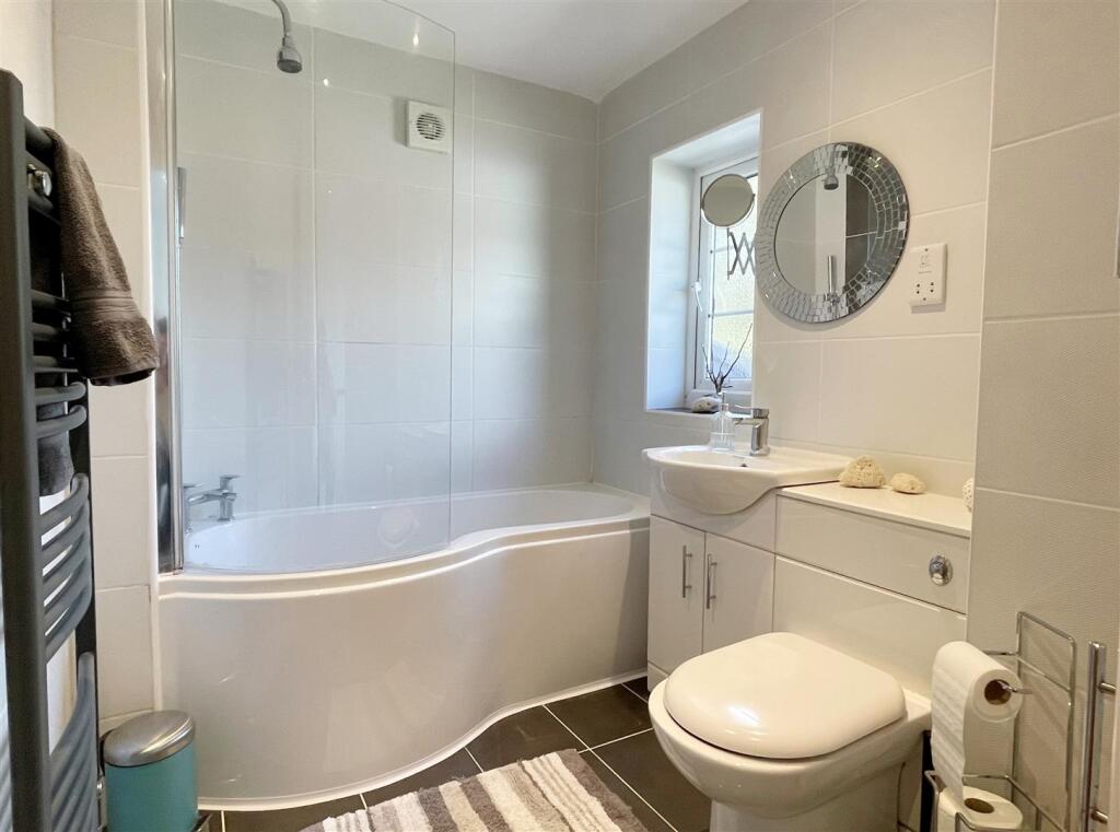 Bathroom 1.JPG