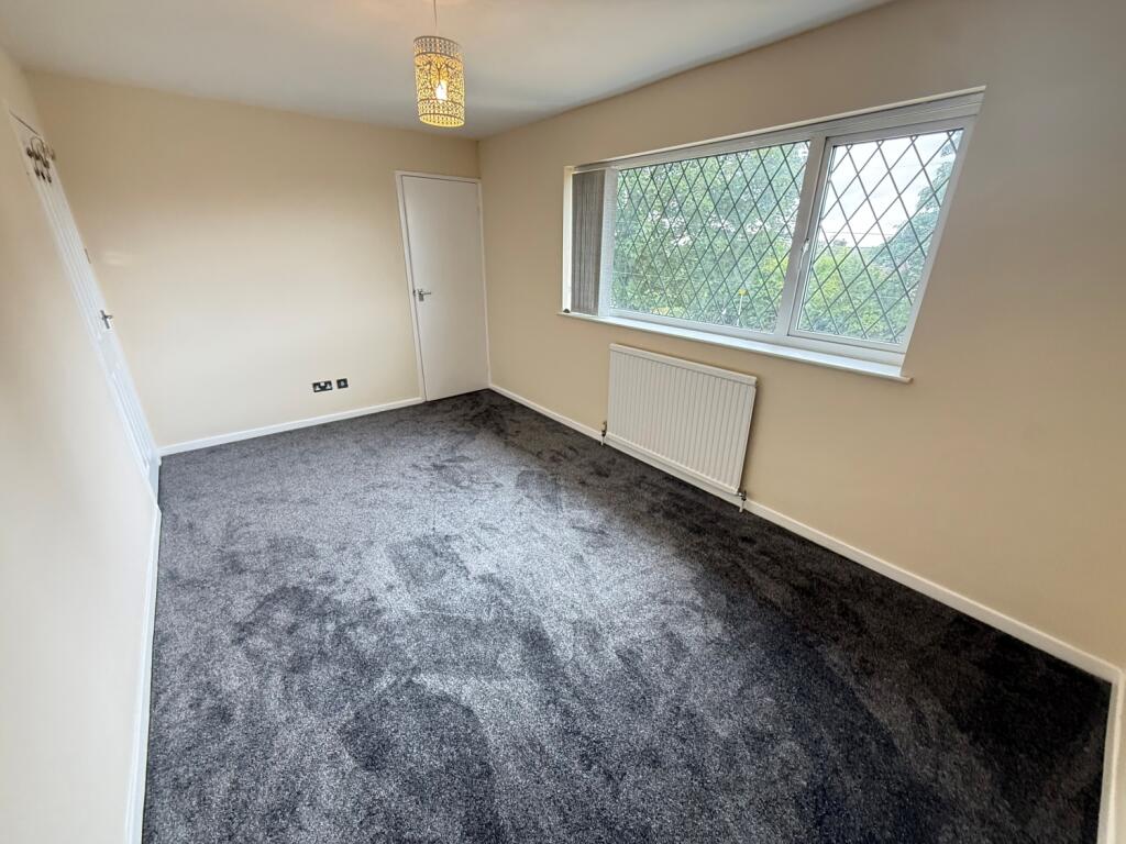 Master bedroom (3)