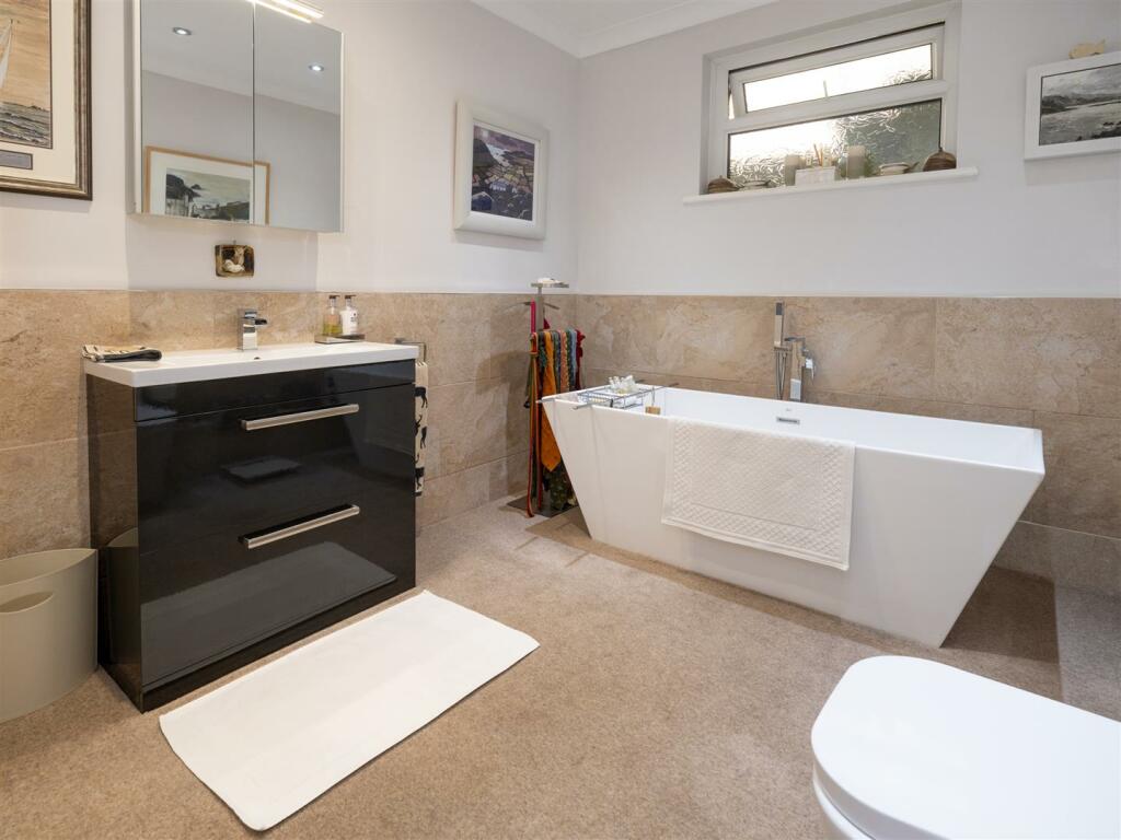 HOUSE BATHROOM