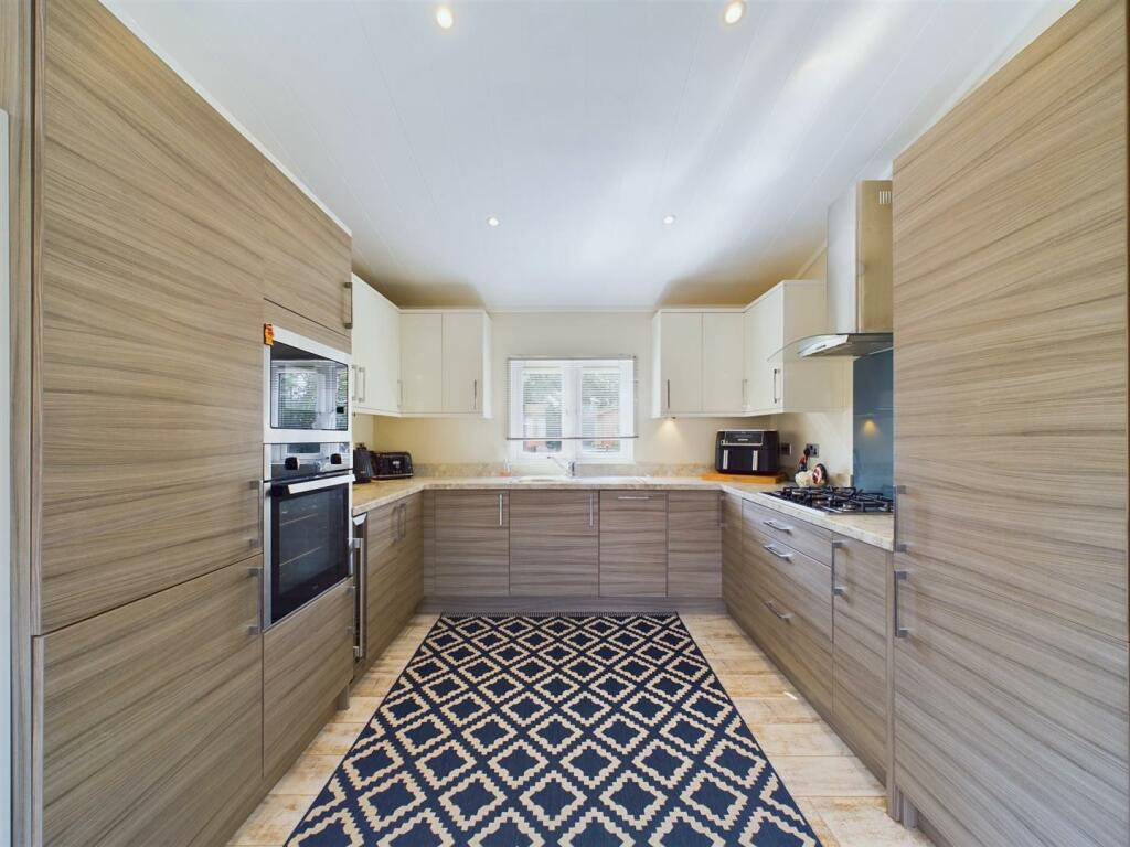 Kitchen: