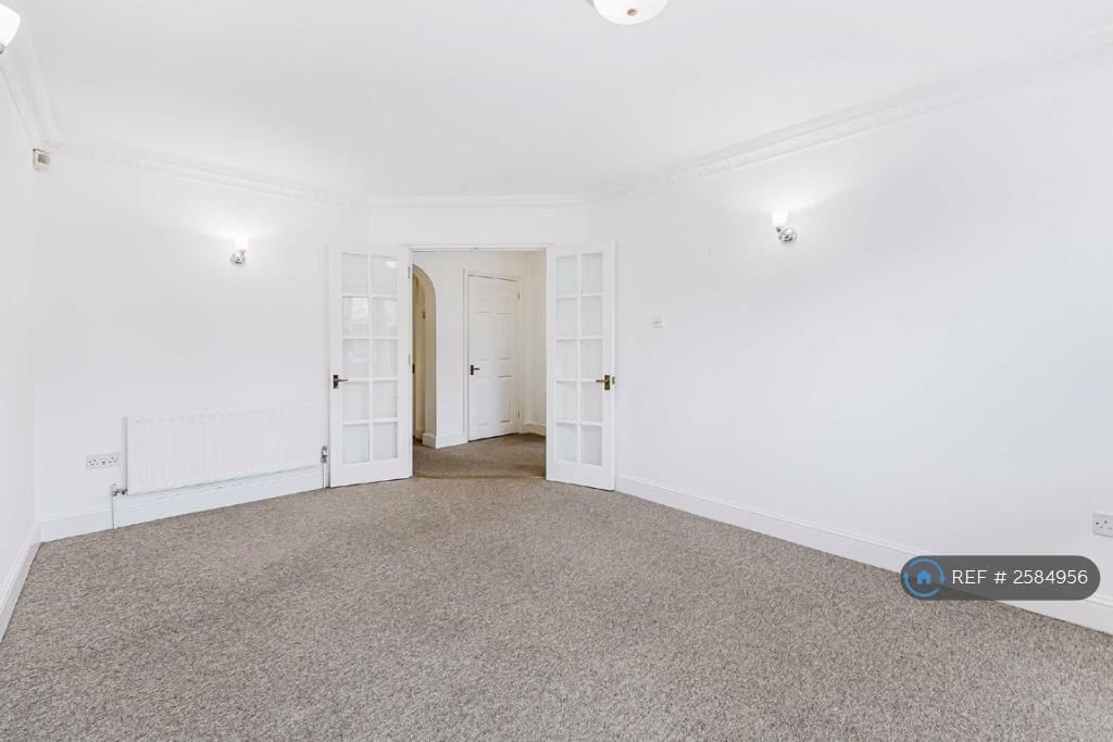 Living Room/ Reception 