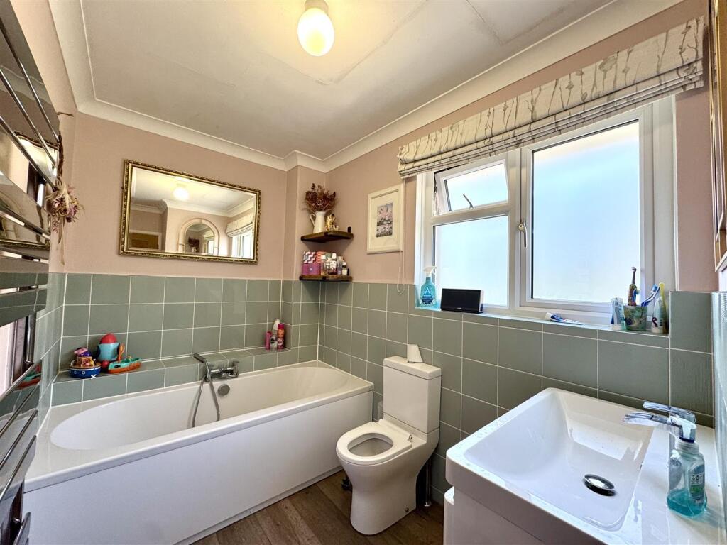 FAMILY BATHROOM