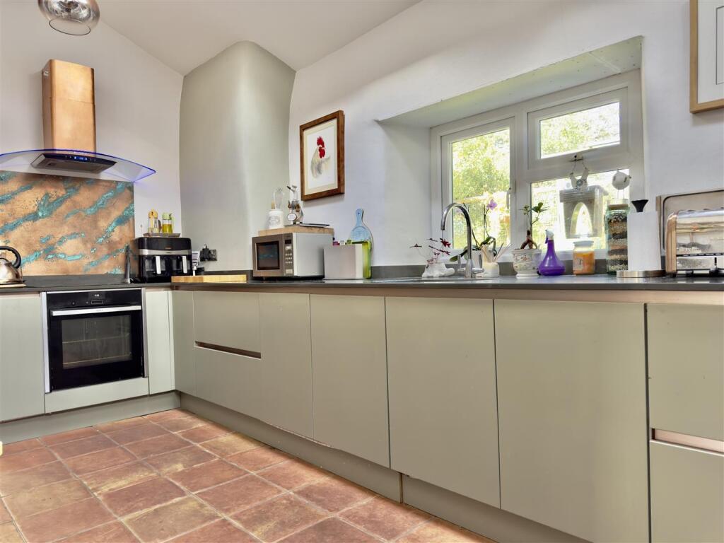 KITCHEN.jpeg