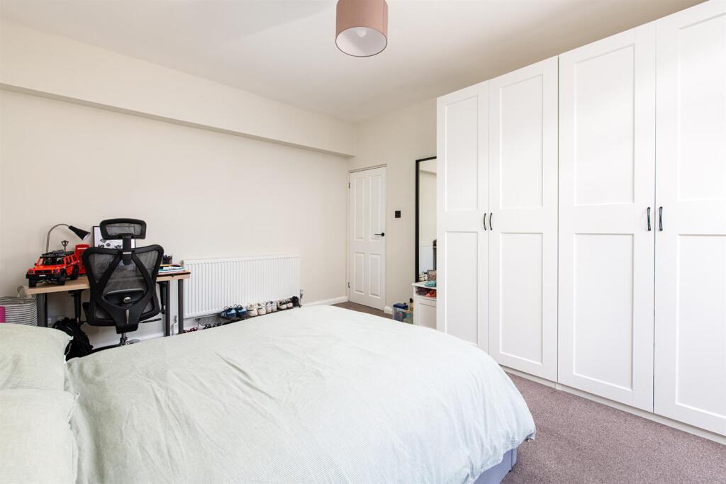 Bedroom1_3.jpg
