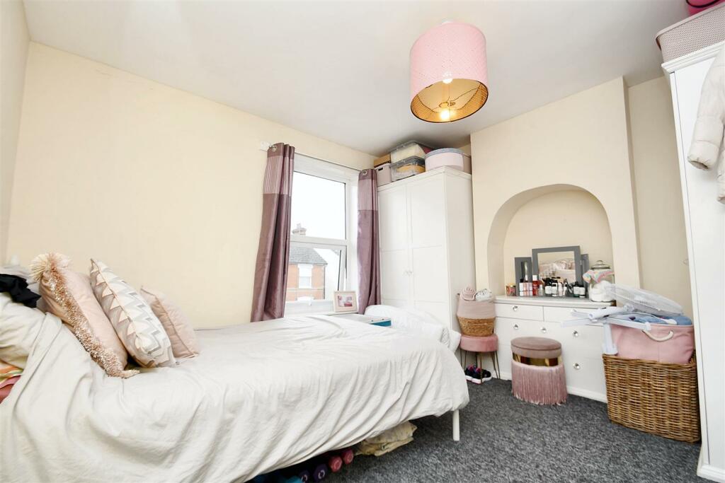 Bedroom One 1.JPG