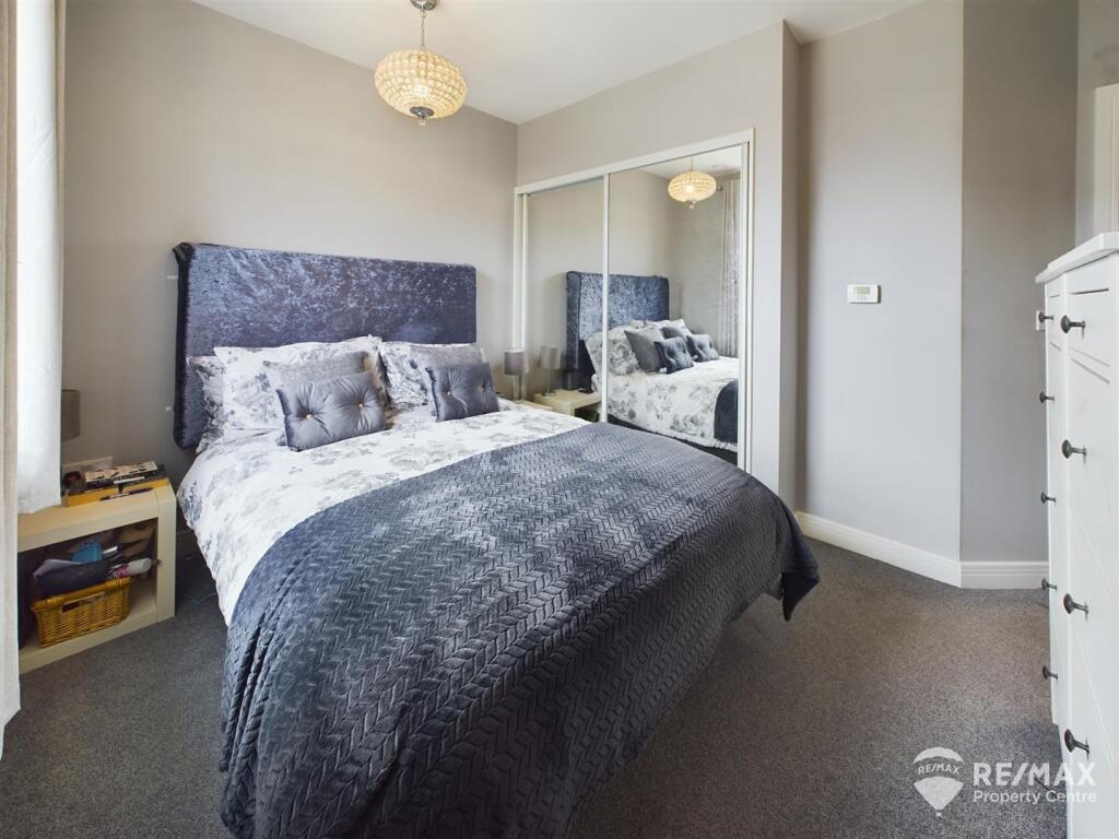 Bedroom 1.jpg