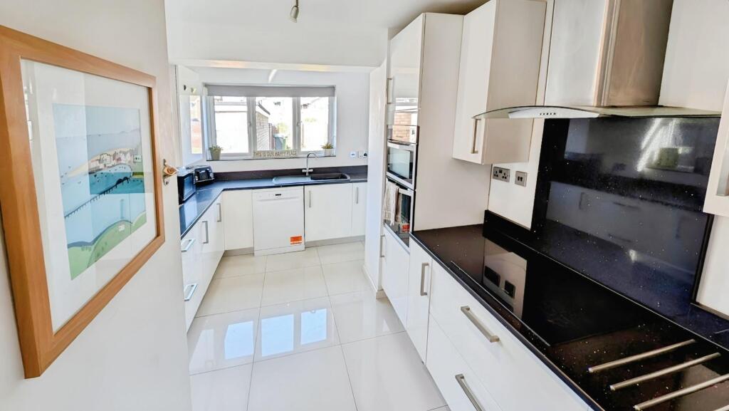 145 Finch kitchen a.jpg