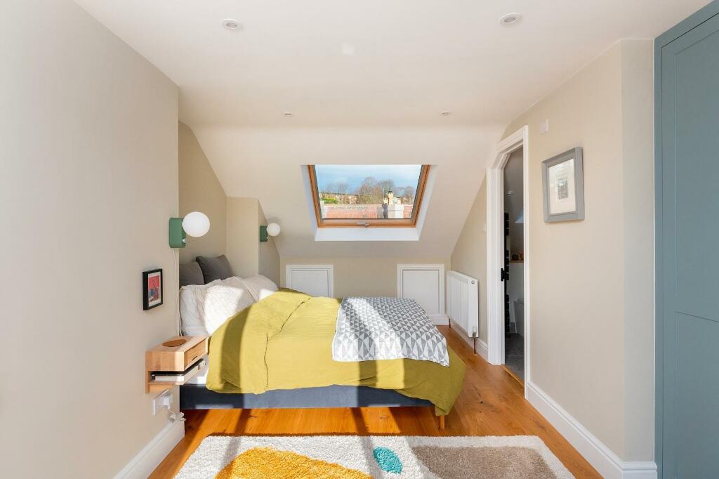 0D9RBR - Bedroom N.jpg