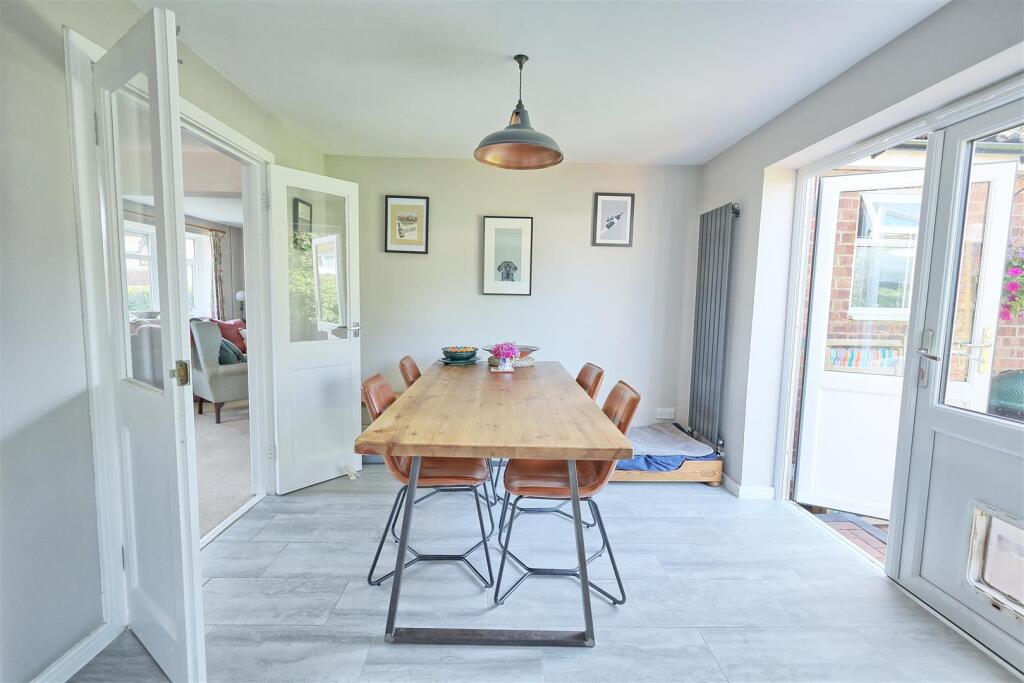 KITCHEN/BREAKFAST ROOM