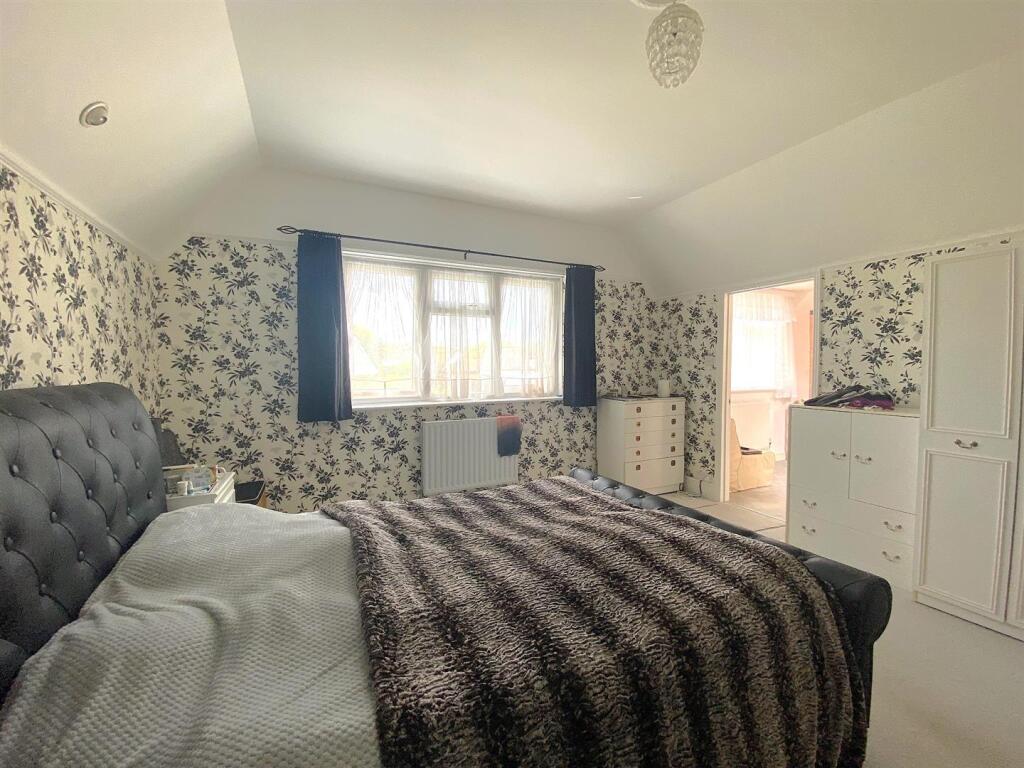 12 Little Common Rd - Bed1.jpg