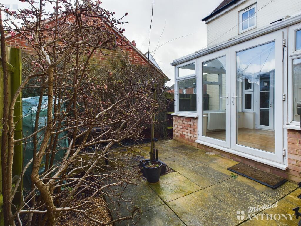 CAM03852G0-PR0204-STILL017