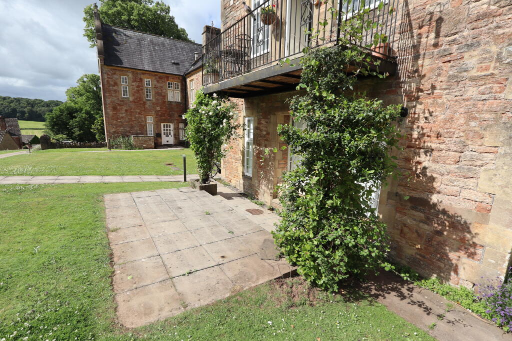 Patio to the front and balcony