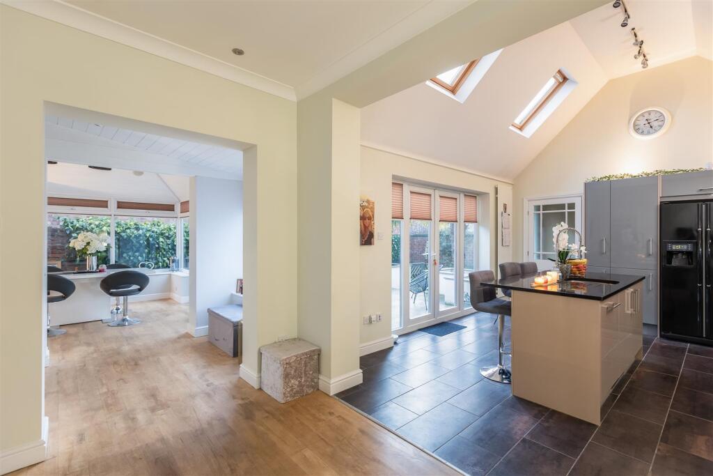 Station Avenue 14 Kitchen-1.jpg