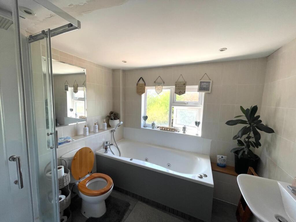 Bathroom.JPG