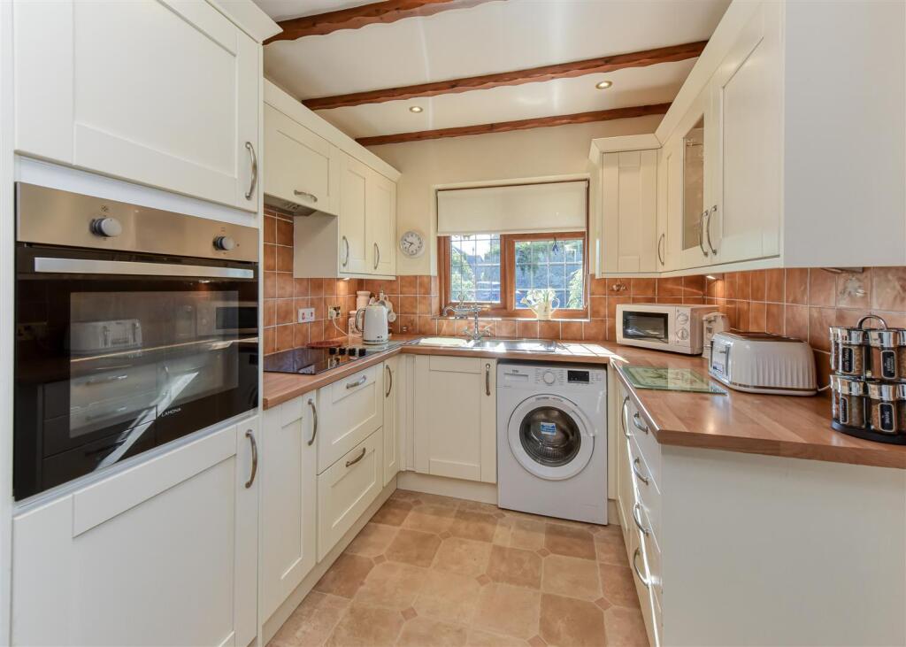 5 Old Farm Meadow-kitchen.jpg