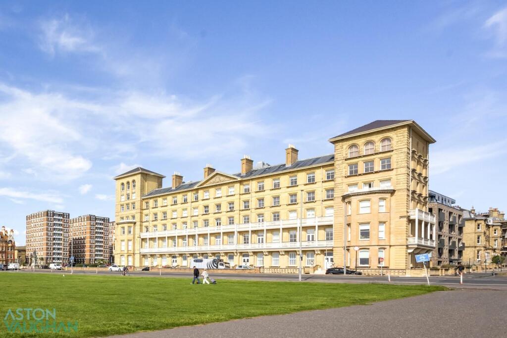 Queens Gardens, Kings House