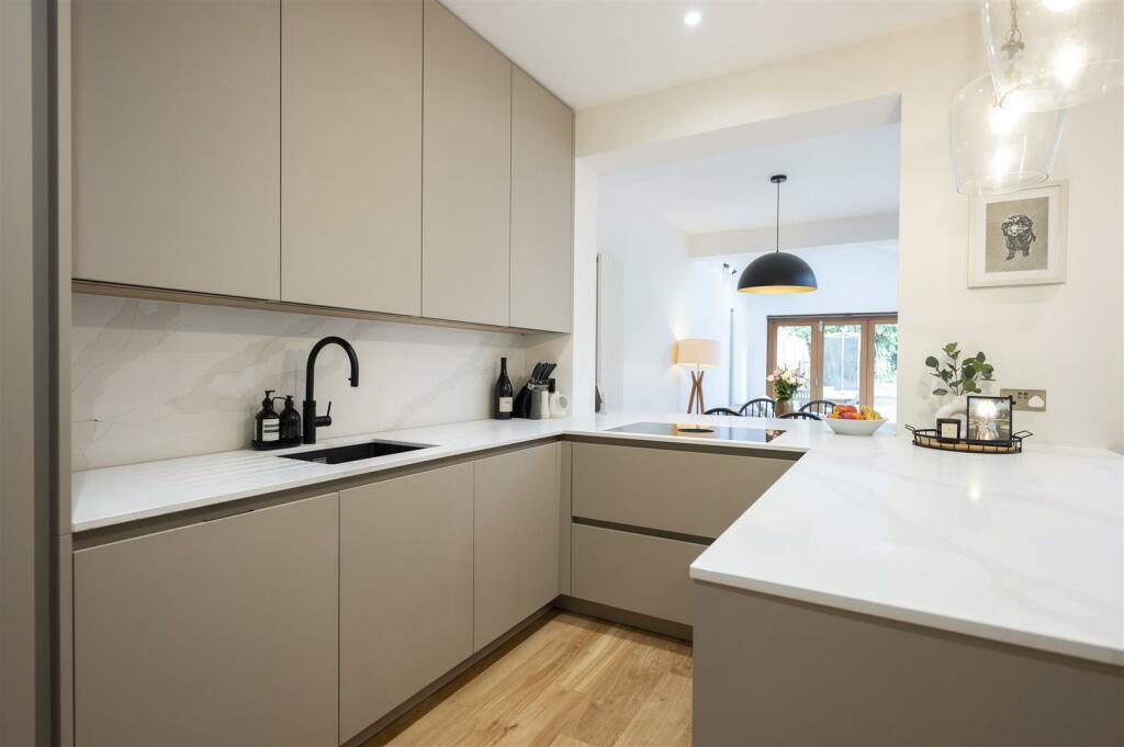 104 Amity Grove,15.jpg