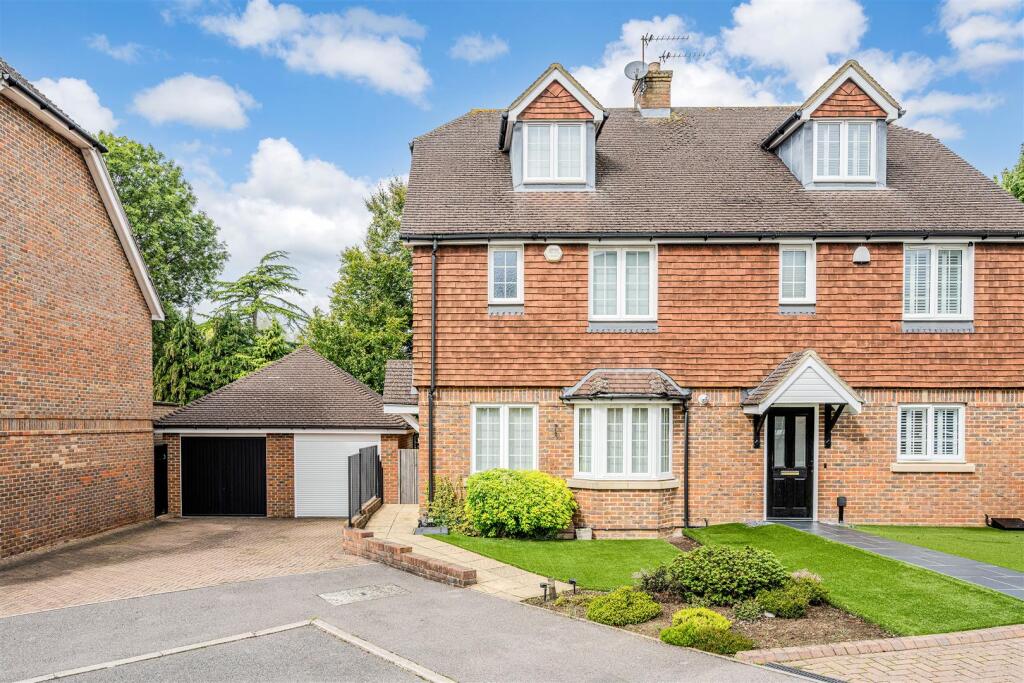 ROWAN CLOSE, 11 (4).jpg