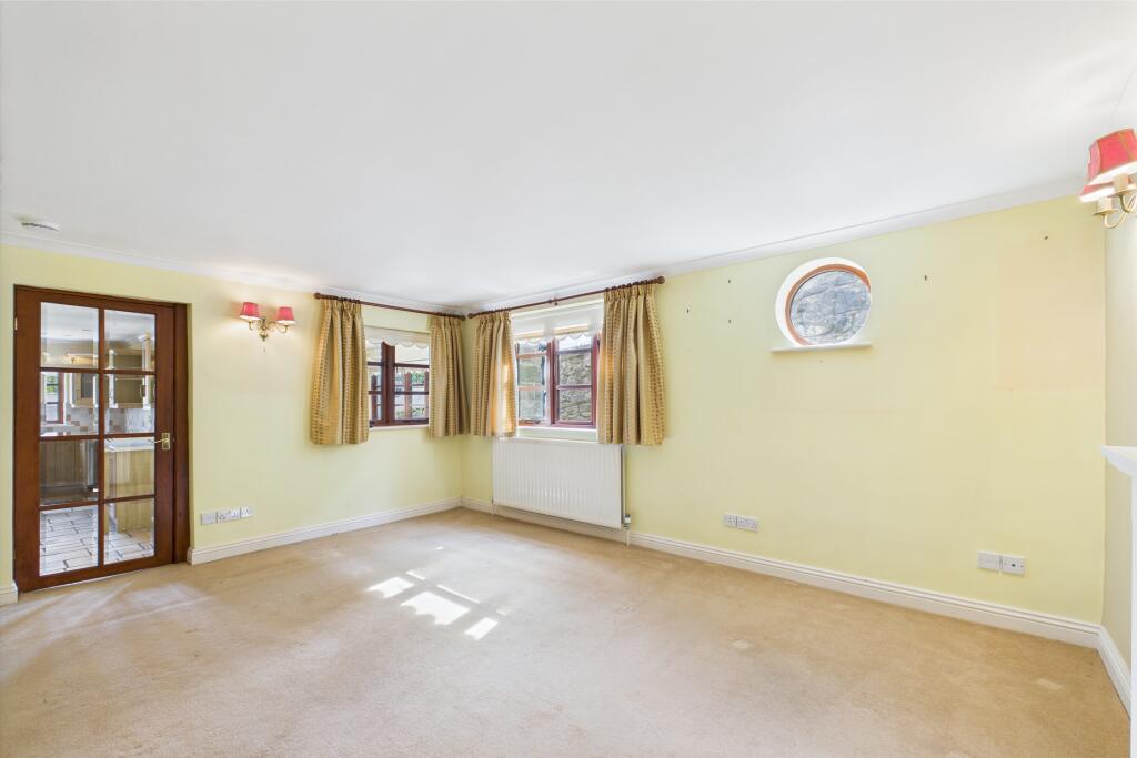 CAM04201G0-PR0080-STILL021