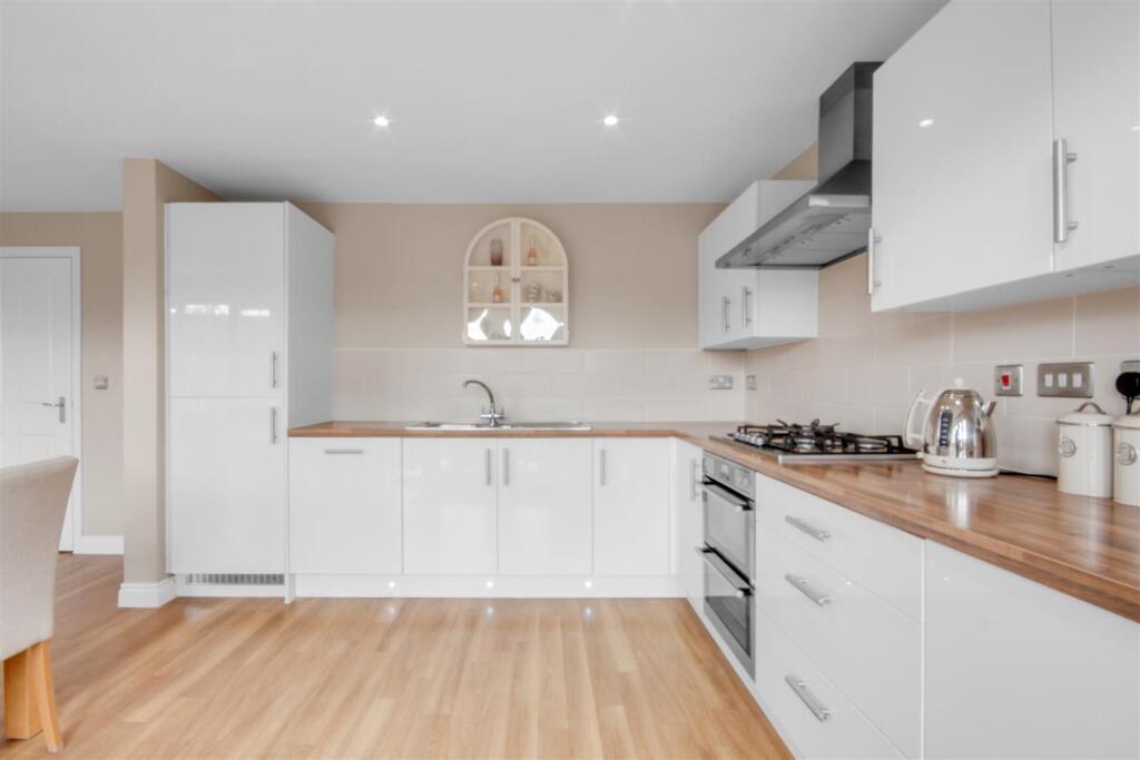 Kitchen 4.jpg