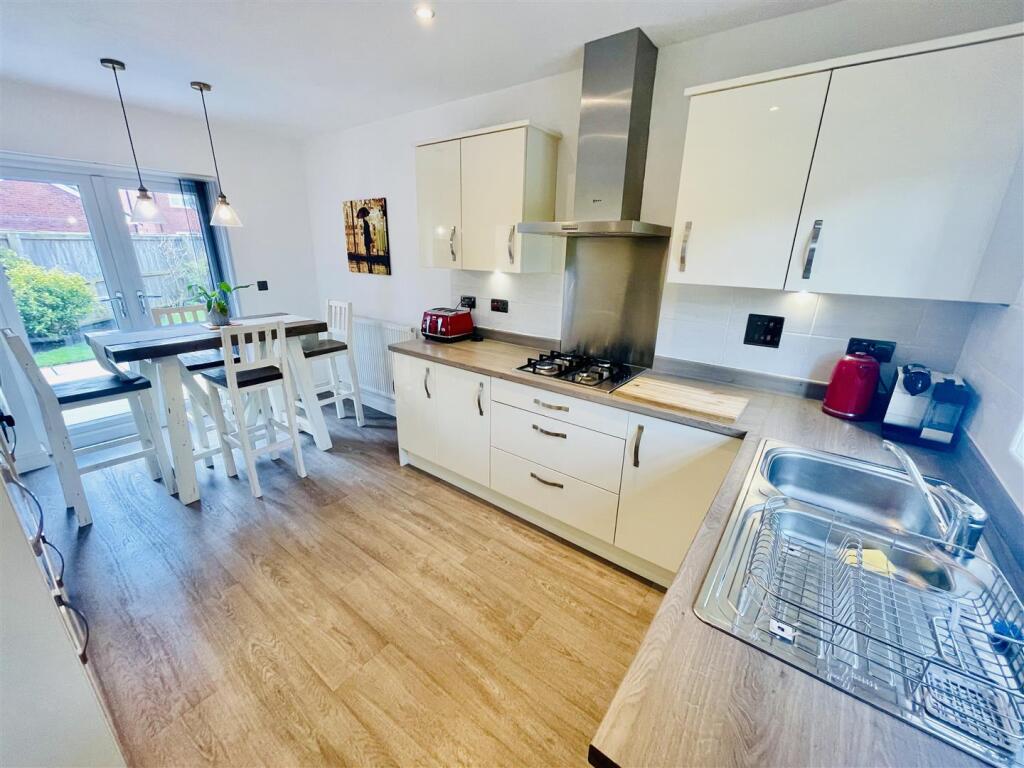 Kitchen/Dining Room
