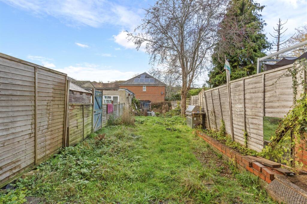 153 Hughenden Rd, HP13 5PN-11.jpg