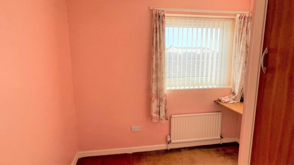 L-SHAPED BEDROOM 3