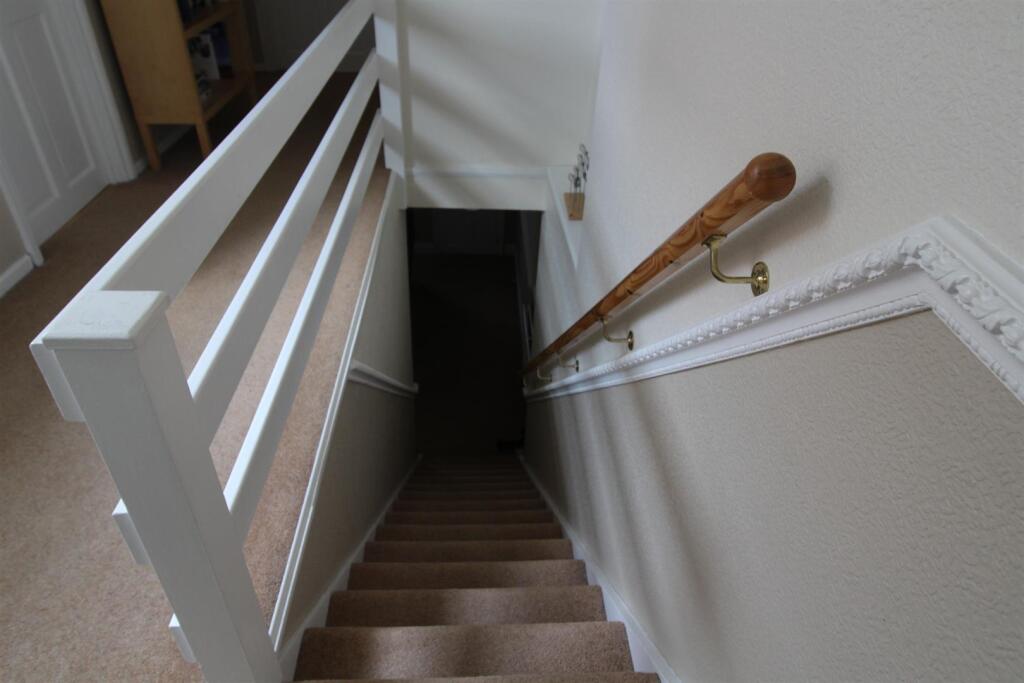 FIRST FLOOR LANDING