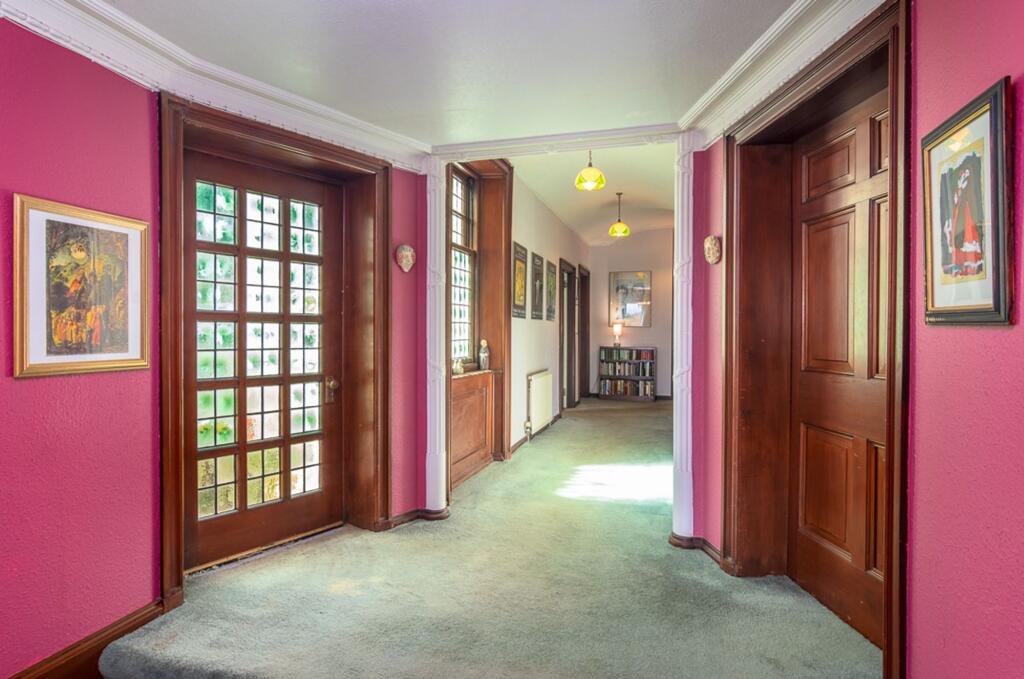 Hallway and access to internal courtyard