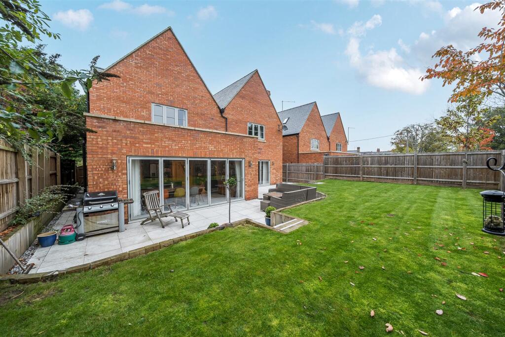 15a Brackley Road, Silverstone (9).jpg
