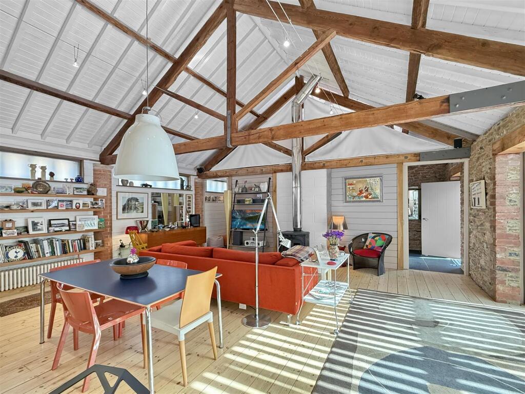 Dining Area Towards Lounge.JPG