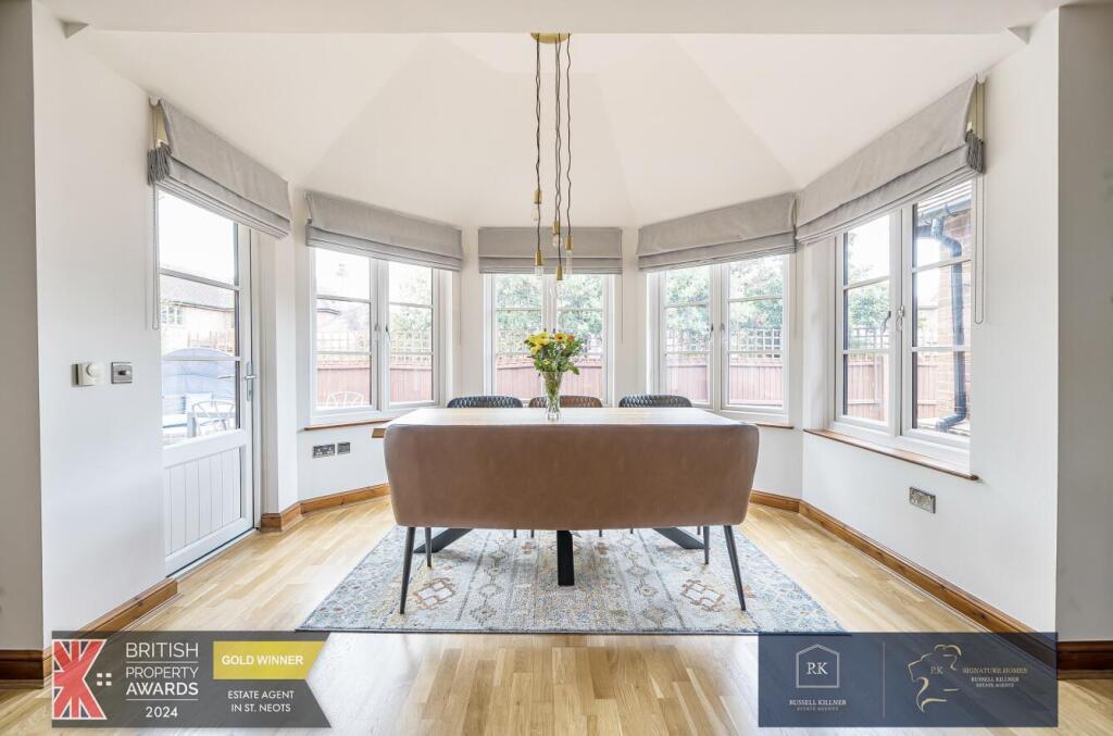 Bay Dining Area.