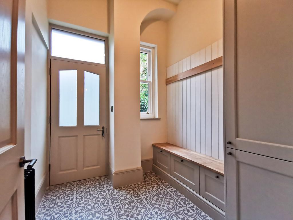 Useful entrance hall