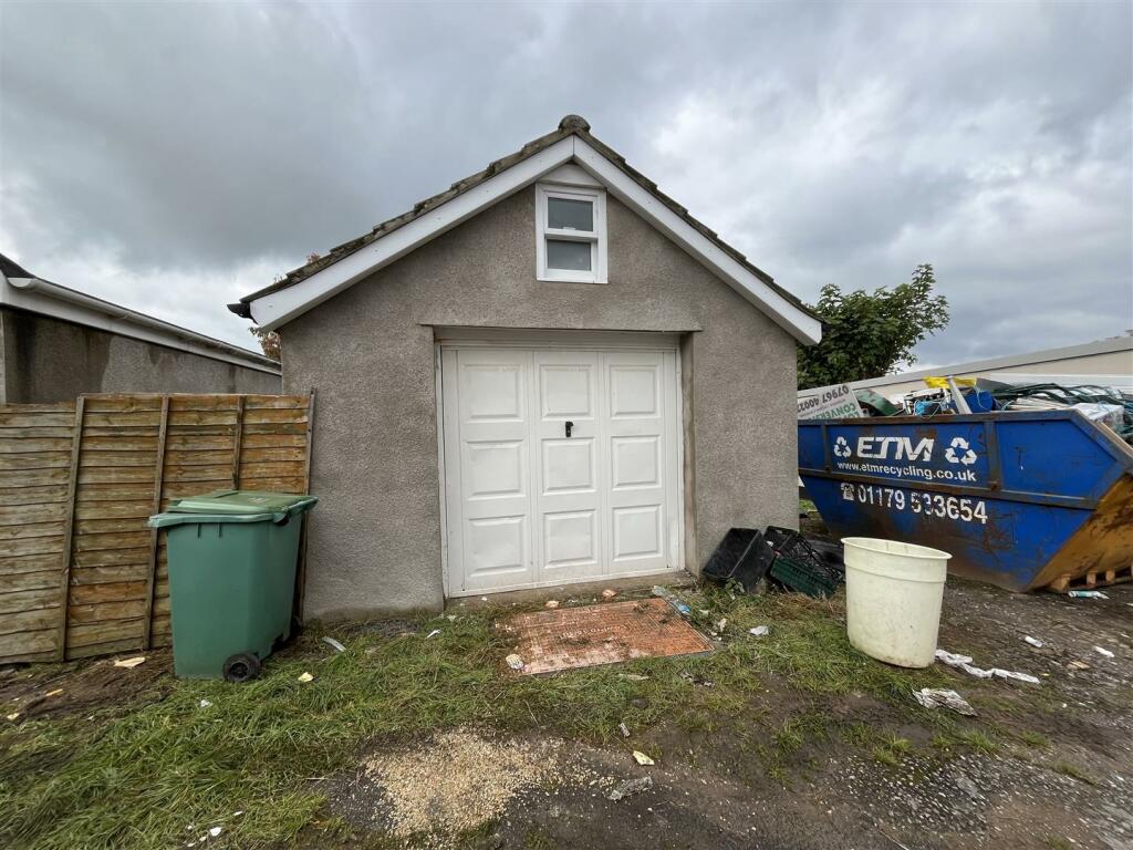 Garage and Garden to the Rear of 209, Luckwell Roa