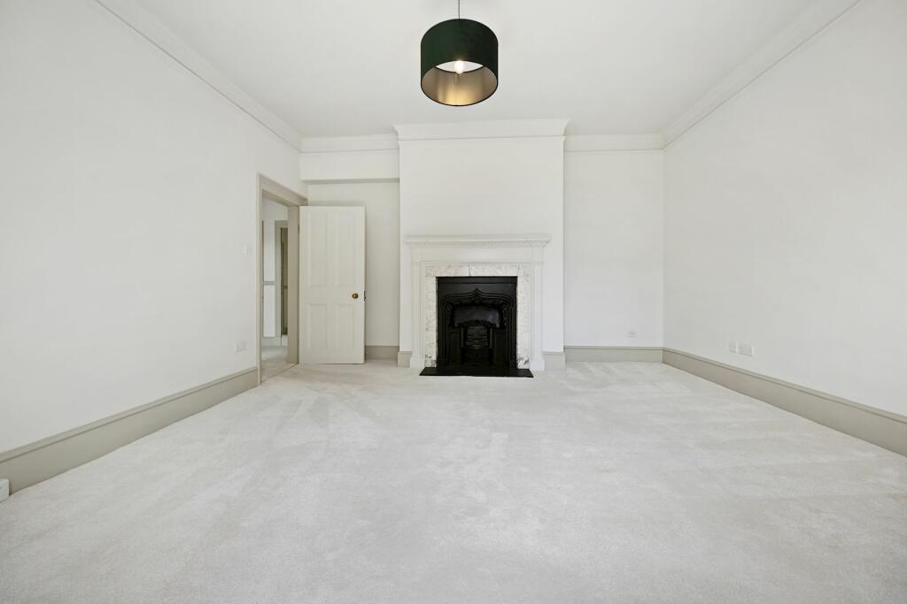 06-86ab80229 VM FLAT 3 OLD FROGNAL COURT NW3 7D...