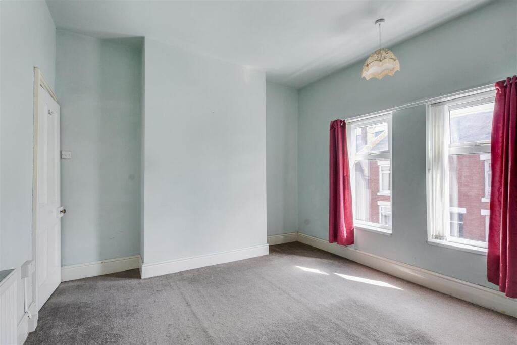 Bedroom 1_2.jpeg