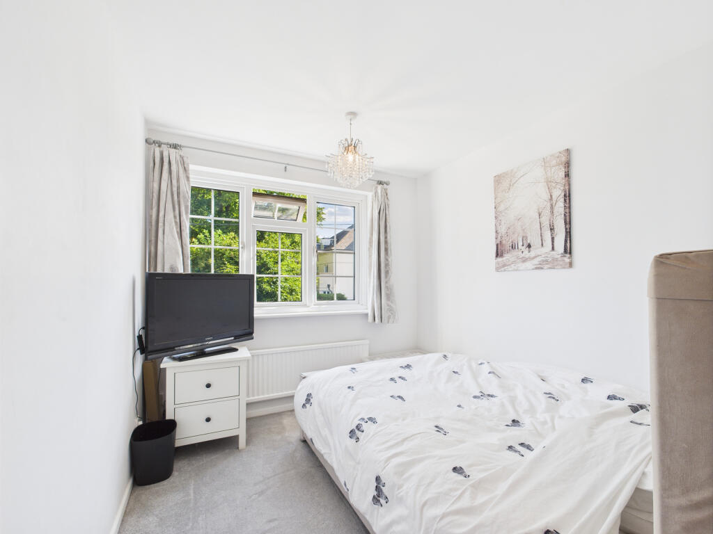 CAM01354G0-PR0558-STILL026