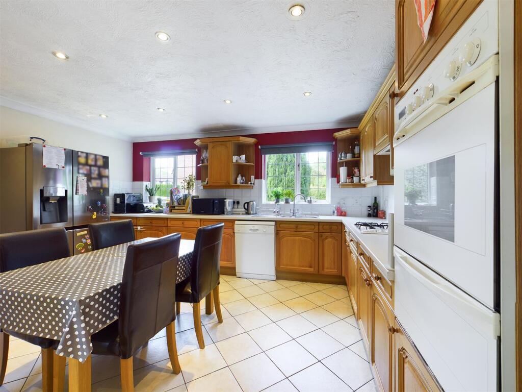 Kitchen/Breakfast Room