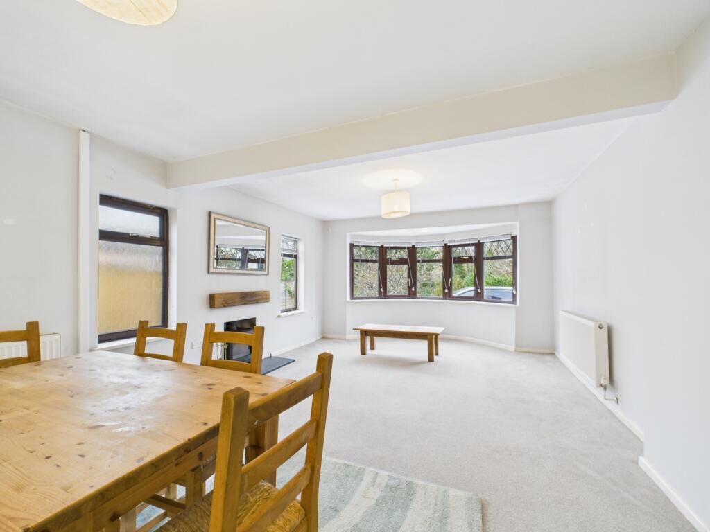 CAM01740G0-PR0486-STILL009